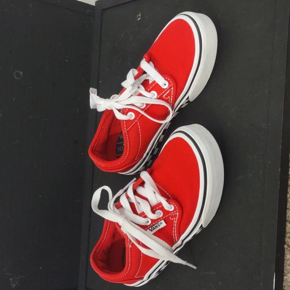 USED VANS LOW TOP TIE UP SHOE KIDS SIZE 13 COLOR RED HAS WEAR SEE ALL PHOTOS - Picture 3 of 10